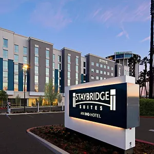 Hotel Staybridge - Long Airport By Ihg, Long Beach